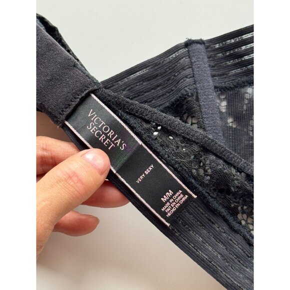 VICTORIA'S SECRET Very Sexy Black Lace Keyhole Halter Bralette Bra, Size M - Picture 8 of 13